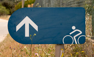 Eurovelo 1 auf der alten N268 zwischen Sagres und Vila do Bispo, rechts die neue Straße