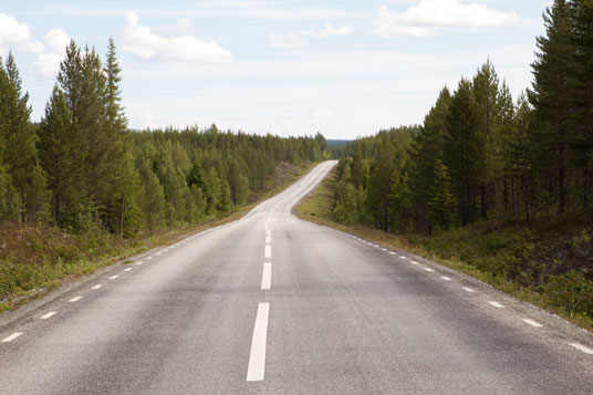 Straße westlich von Storsjö, Schweden