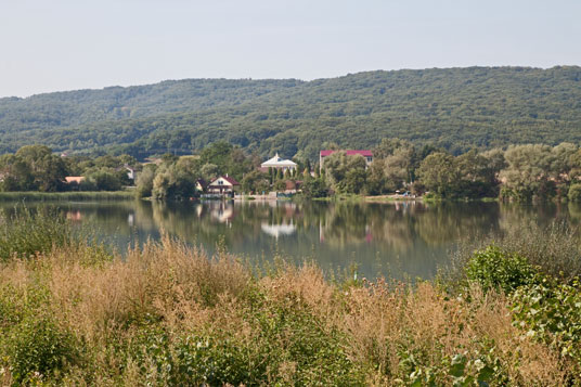 Holzkirche in Ladomirova