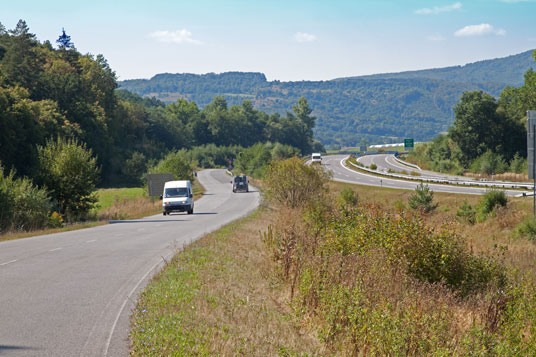 Parallel zur Autobahn westlich von Zvolen