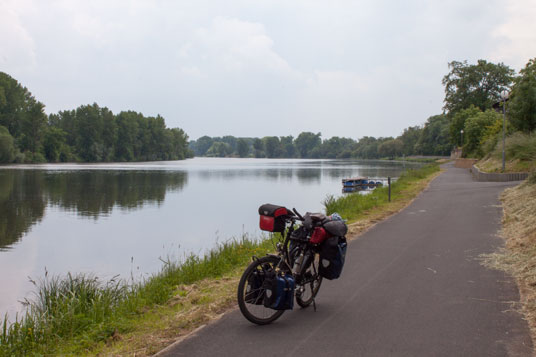 Radweg 2 an der Elbe bei Mělnik, 59 km nördlich von Prag 