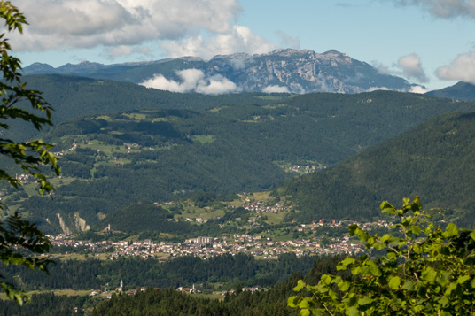 Blick vom Pass Croce d'Aune auf Feltre, 625 km ab Start